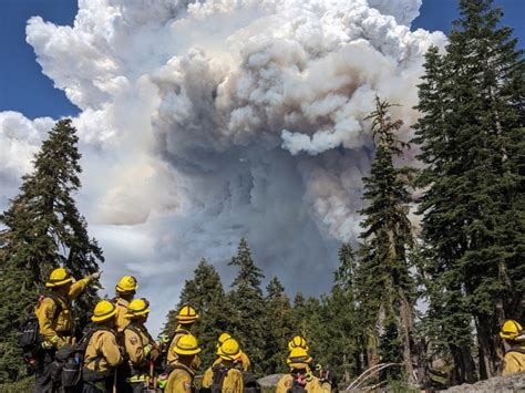 Incendio arrasó con un pueblo del norte de California MEGANOTICIAS