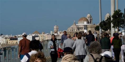 Sociedad La población de Cádiz envejece la edad media crece 14 años