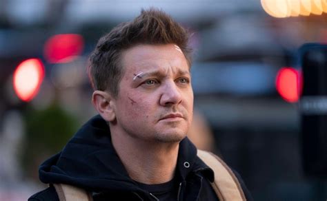 Jeremy Renner vuelve con un video después del accidente