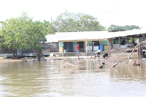 En Tabasco Comunidades Continúan Bajo El Agua Y En El Olvido Grupo