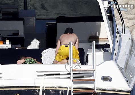 Leni Klum Shows Off Her Sexy Bikini Body While Enjoying The Sun With In The South Of France