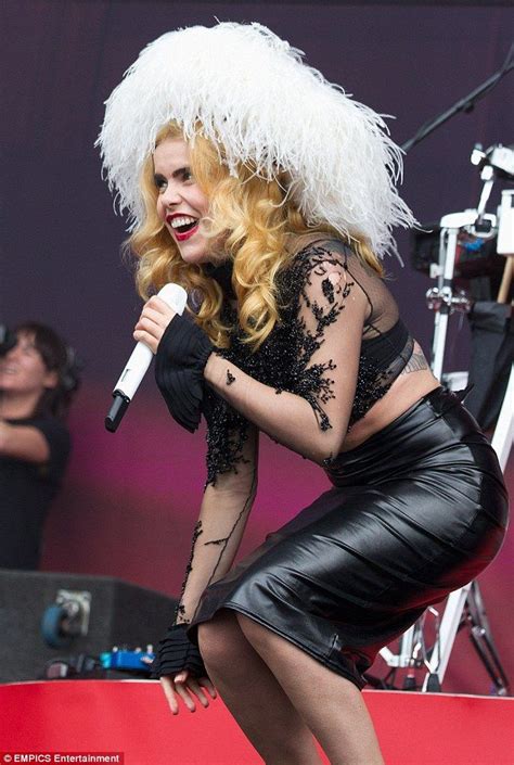 Paloma Faith Wears Huge Feather Hat At Calling Festival Faith Wear Paloma Faith Fashion Favorite