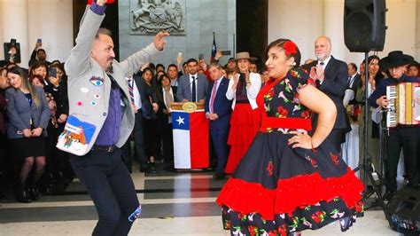 Senadora Campillai Sorprende Bailando Un Pie De Cueca Inclusiva En El