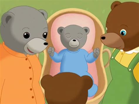 Petit Ours Brun et le bébé