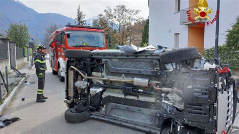 Incidente A Domodossola Si Ribalta Con L Auto