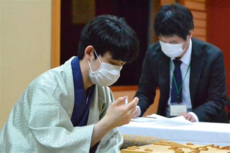 【叡王戦】藤井聡太叡王「名物の盛岡冷麺などがおいしく、リフレッシュできた」3連覇／一問一答 社会写真ニュース 日刊スポーツ