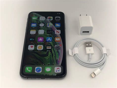 Apple Iphone Xs Max Unlocked Gray Gb A Lrwz Swappa