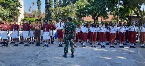 Babinsa Koramil 0833 03 Blimbing Hadiri Masa Pengenalan Sekolah SMP