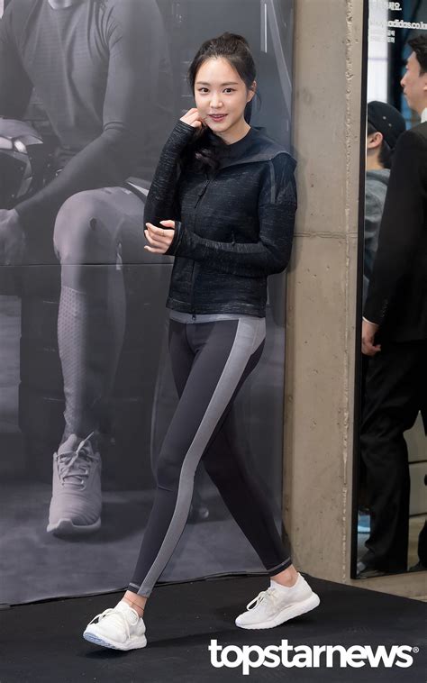 Lemon Milk Apinks Naeun Showing Her In Hot Body In Yoga