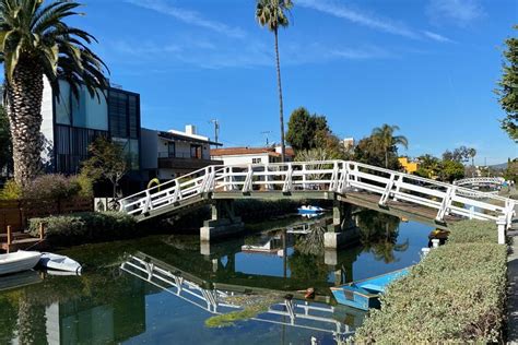 Guided Walking Tour of Venice Beach 2024 - Los Angeles