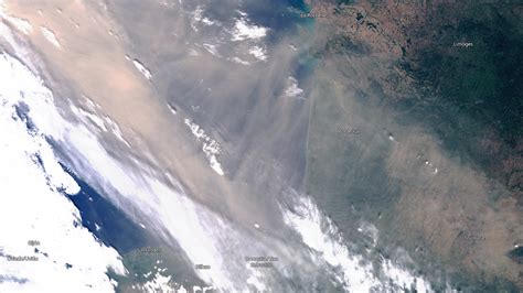 Rentr E Scolaire Le Nuage De Sable Du Sahara Vu Par Les Satellites D