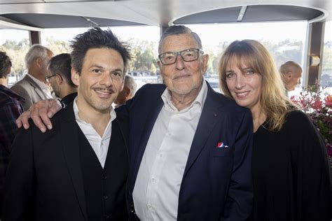 Photo Exclusif Jean Claude Camus entouré de Stéfanie Jarre et son