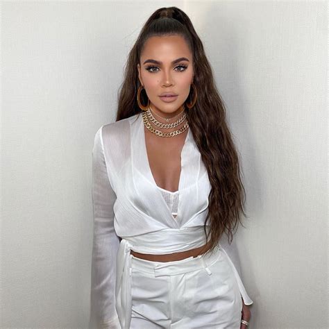 Khloe Kardashian Stuns With Long Brown Hair: See Photo!