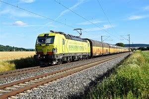 Siemens Vectron MS 193 553 Operated By TXLogistik Taken By Andi97