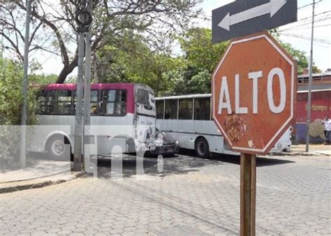 Irresponsabilidad Al Volante Microb S No Respeta Se Al De Tr Nsito Y