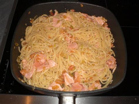 Spaghetti Mit Ger Uchertem Lachs Rezept Kochbar De