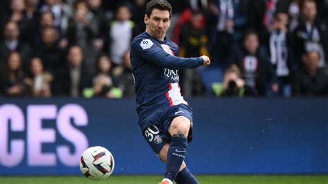 Lionel Messi Scores Fantastic Game Winning Free Kick Goal Vs Lille