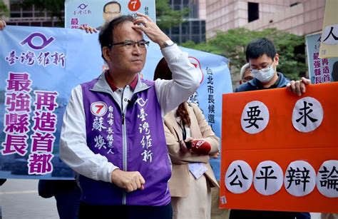 台北市長辯論｜開場就出事！蘇煥智團隊進場搶麥 隨即被警方架走