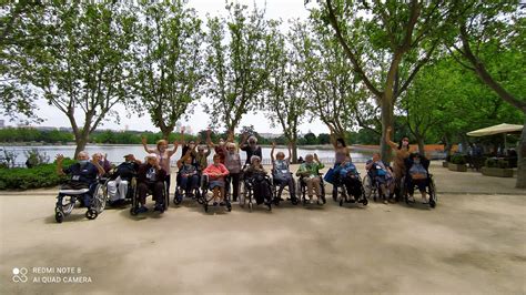 Excursión al lago de la Casa de campo para los residentes de Rosalba de