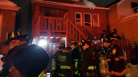 2 Firefighters Injured While Battling Building Fire In South Chicago Nbc Chicago