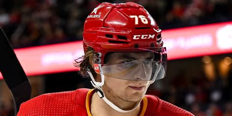 NHL Martin Pospíšil predĺžil o 2 roky zmluvu s Calgary Flames SPORTNET