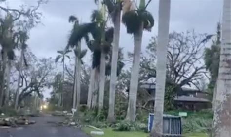 Fort Myers Resident Surveys Hurricane Damage After Ian [Video]