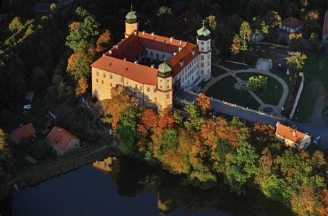 Kudy Z Nudy Zámek Mníšek Pod Brdy Láká Děti Na Pohádkové Prohlídky