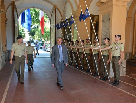 Visita Del Prefetto Sgaraglia Al Centro Reclutamento Esercito Di Foligno