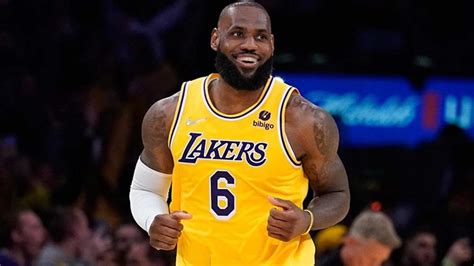 LeBron James rekor kırdı Lakers geriden gelip kazandı