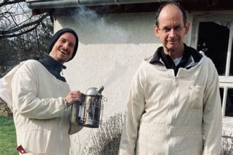 Apiculteurs Dans Un Petit Village De L Eure Ils Pr Sentent Leur Travail