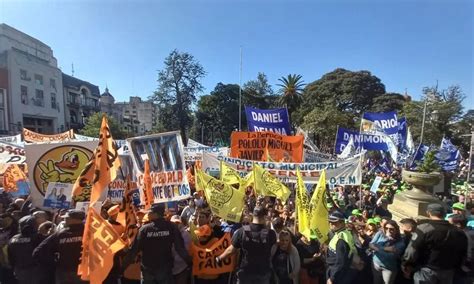 La Militancia Peronista Se Manifest En La Plaza Independencia Para