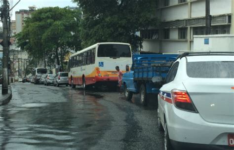 Acidentes E Nibus Quebrados Deixam O Tr Nsito Lento Nesta Quarta