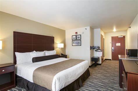 Cobblestone Inn & Suites at UW Stout Downtown Menomonie Menomonie ...