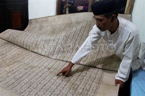 PENEMUAN AL QURAN RAKSASA ANTARA Foto