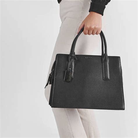 Etrier Blazer Sac à Main Trapèze Cuir Noir