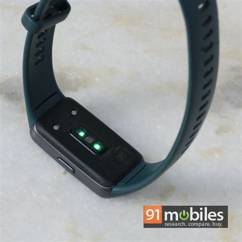 Huawei Band 6 Review Looks Like A Smartwatch Works Like A Fitness