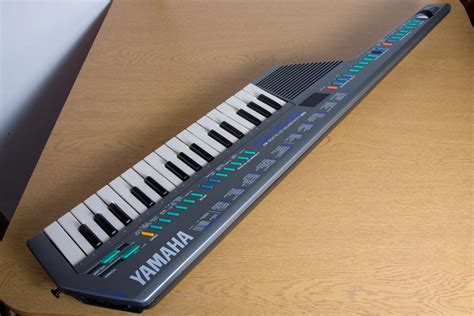 MATRIXSYNTH: Yamaha SHS-10 midi Keytar synth