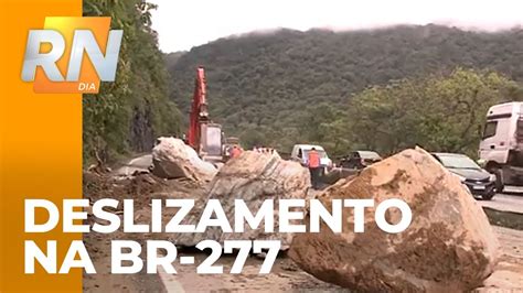 Deslizamento de pedras na BR 277 estrada está interditada por risco de