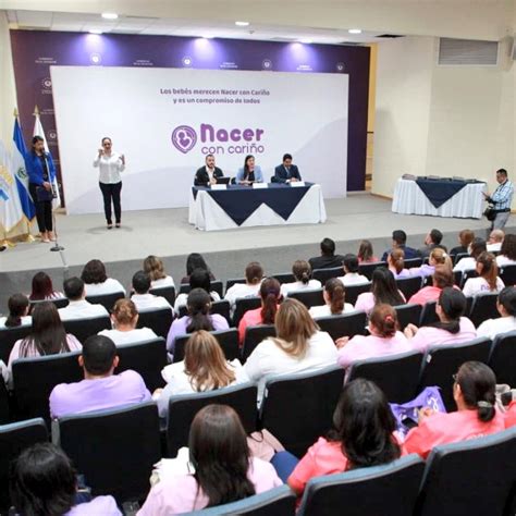 MINSAL gradúa a 100 profesionales de la salud capacitados para brindar