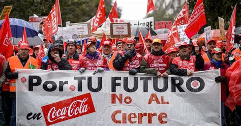 Espanha milhares protestam contra fechamento de fábrica da Coca Cola