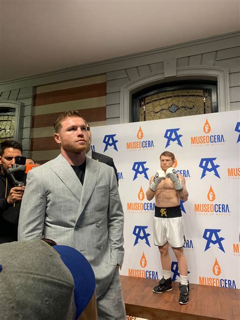 Canelo Álvarez retuvo sus cinturones de peso súper mediano al vencer