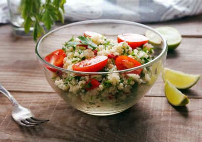 Quinoarezepte de Bunter Quinoa Salat mit Kräutern