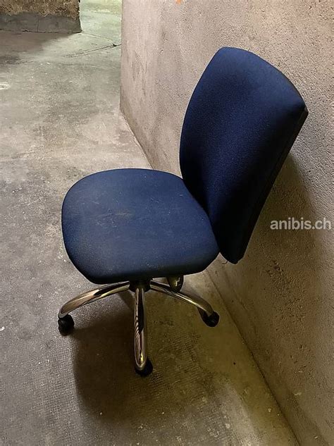 Chaise De Bureau Bleu Canton Neuch Tel Anibis Ch