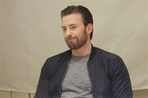 Captain America Star Chris Evans Accidentally Posts Nude Photo