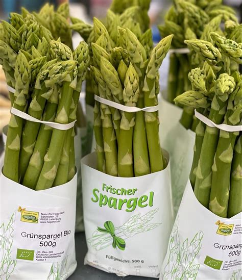 Grüner Spargel Bündel Mannheimer Wochenmarkt