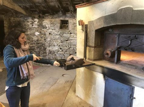 À La Roche Sur Yon Une Paysanne Boulangère à La Ferme De La Durandière La Roche Sur Yon