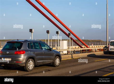 Autobahn A1 Brücke über Den Fluss Die Rheinbrücke Durch Umfangreiche