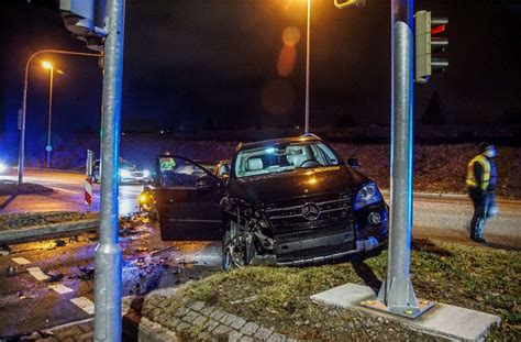 Rote Ampel missachtet Zwei Verletzte nach Zusammenstoß