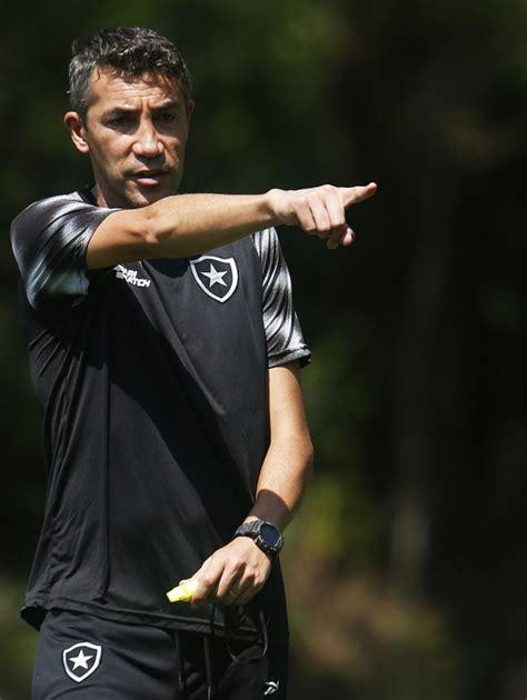 Botafogo Tem D Vida Na Lateral Direita Para Encarar O Atl Tico Mg