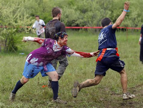 'Zombies' chase runners through obstacle course